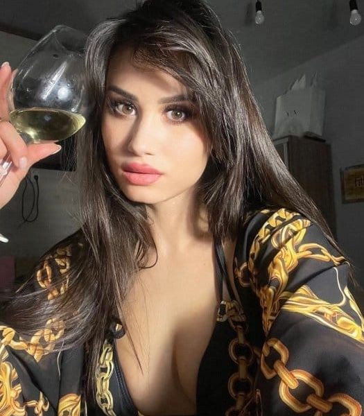 Classic sex, blow job, cunnilingus, shareg shower, posture 69 included in the price ?