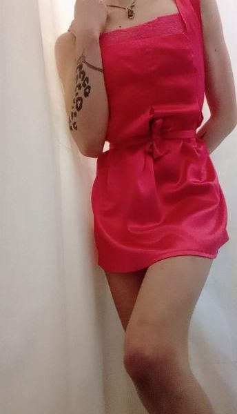 Olá meus amores, voltei! Curta temporada, então venham sem demora. Quem me conhece, sabe que não irão se arrepender. Quem ainda não conhece, agora tem a chance. Sou estilo namoradinha ou safadinha, como vocês preferirem. Não tenho frescuras, adoro chupar bem molhadinho. Venham me conhecer, você não vão se arrepender. Local próprio, atendo sozinha. Amo ser chupada e amo gozar. Procuro conduzir o atendimento com naturalidade e nada mecânico. Quem quiser mais informações, é só chamar. Faço massagem relaxante e realizo fetiches, com cachês à combinar.Atendo 24 horas com local ou a domicílioCachê: R$ 200,00.