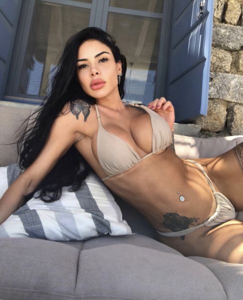 ¡Déjate llevar por tus bajos instintos y descubre a la acompañante indicada para divertirte, disfrutar y descubrir nuevas sensaciones sensuales! Mi nombre es Maysa y soy una diosa del sexo. Olvídate del resto del mundo y concéntrate en disfrutar conmigo. La pasión con la que me entrego te llenará por completo la vida.